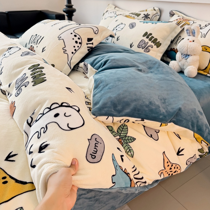 91家纺网 家纺一手货源 找家纺 富馨莱 2025新款牛奶绒印花四件套240克面料支持一件定制尺寸 恐龙世界