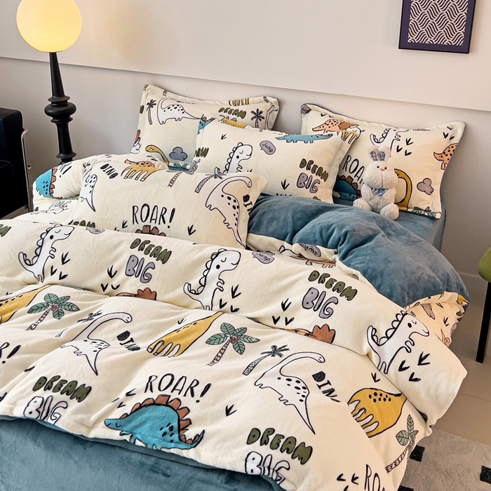 91家纺网 家纺一手货源 找家纺 富馨莱 2025新款牛奶绒印花四件套240克面料支持一件定制尺寸 恐龙世界