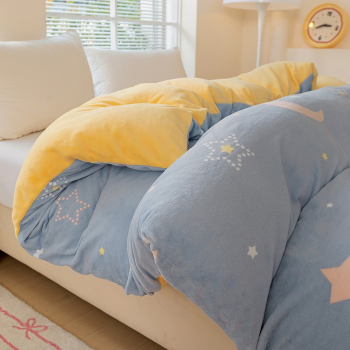 91家纺网 家纺一手货源 找家纺 富馨莱 2025新款牛奶绒印花四件套240克面料支持一件定制尺寸 梦幻星空