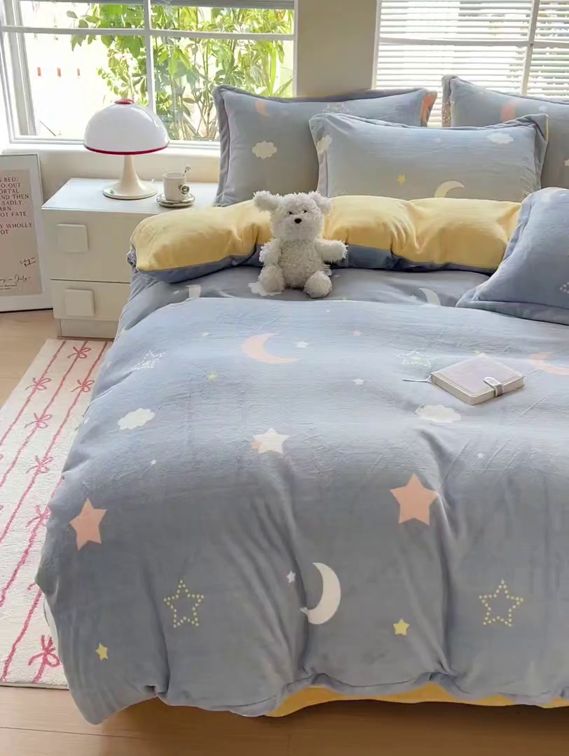 91家纺网 家纺一手货源 找家纺 富馨莱 2025新款牛奶绒印花四件套240克面料支持一件定制尺寸 梦幻星空