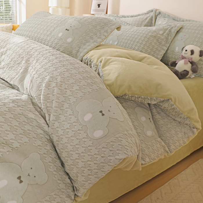 富馨莱 2025新款牛奶绒印花四件套240克面料支持一件定制尺寸 千鸟格-小熊绿