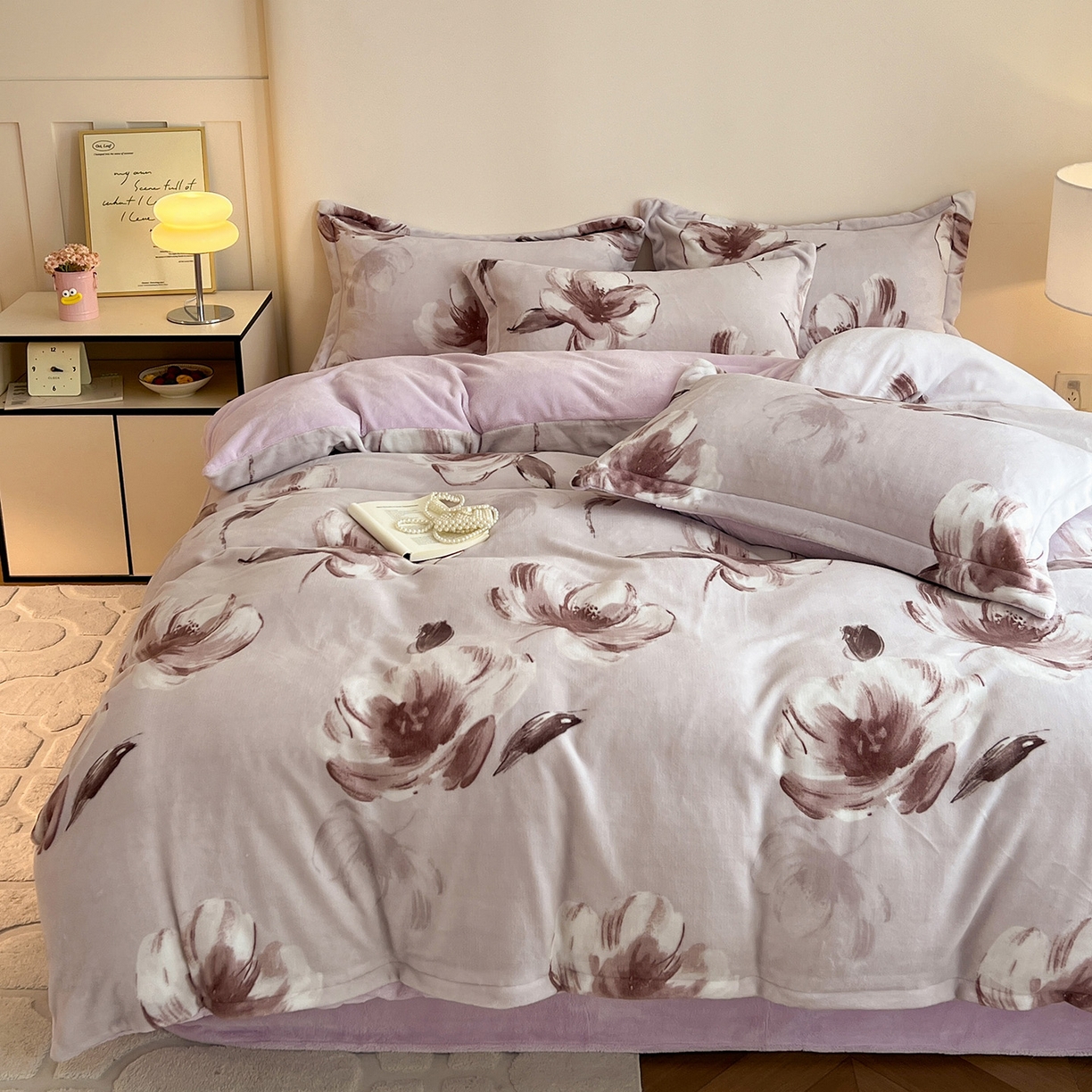 91家纺网 家纺一手货源 找家纺 富馨莱 2025新款牛奶绒印花四件套240克面料支持一件定制尺寸 水墨花开