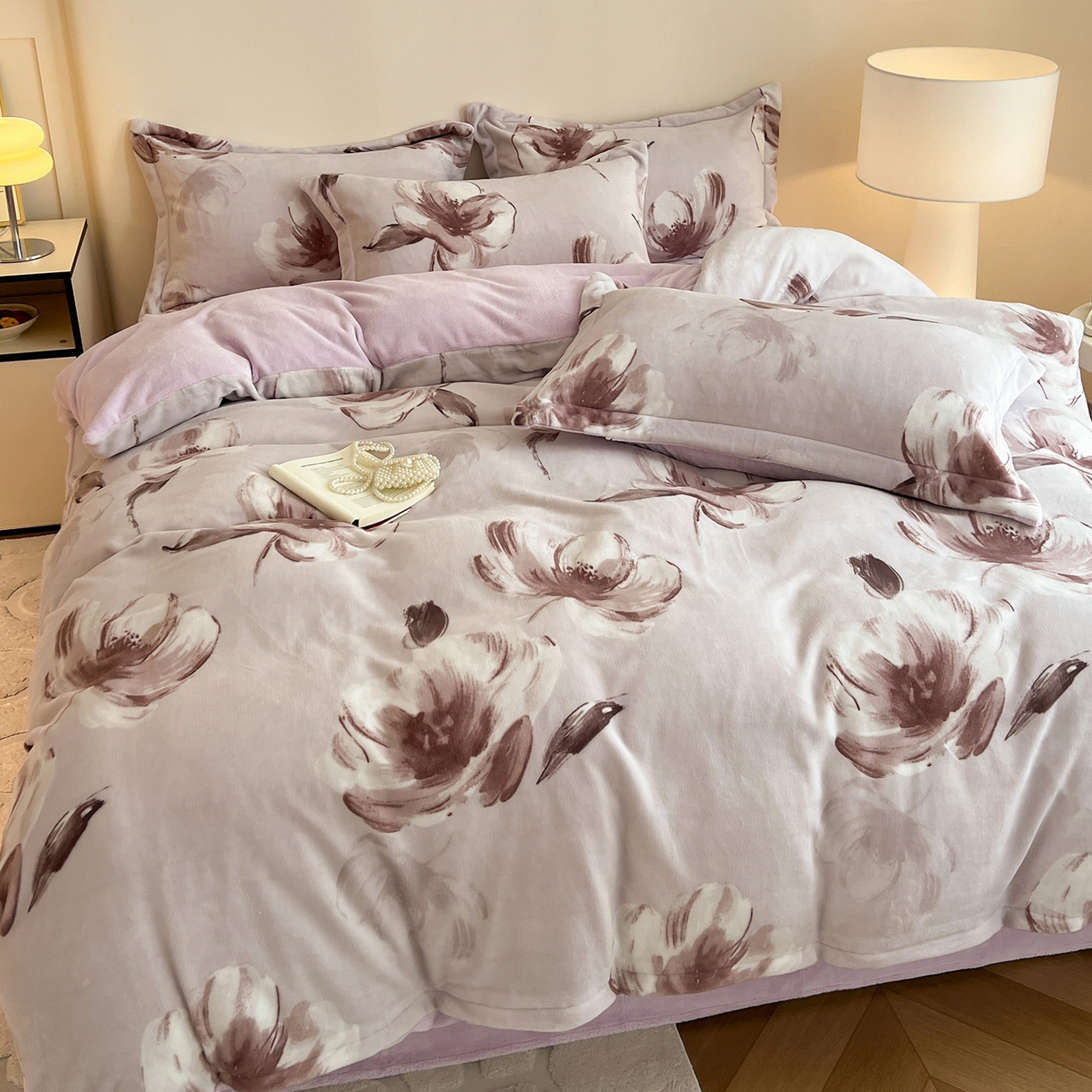 91家纺网 家纺一手货源 找家纺 富馨莱 2025新款牛奶绒印花四件套240克面料支持一件定制尺寸 水墨花开