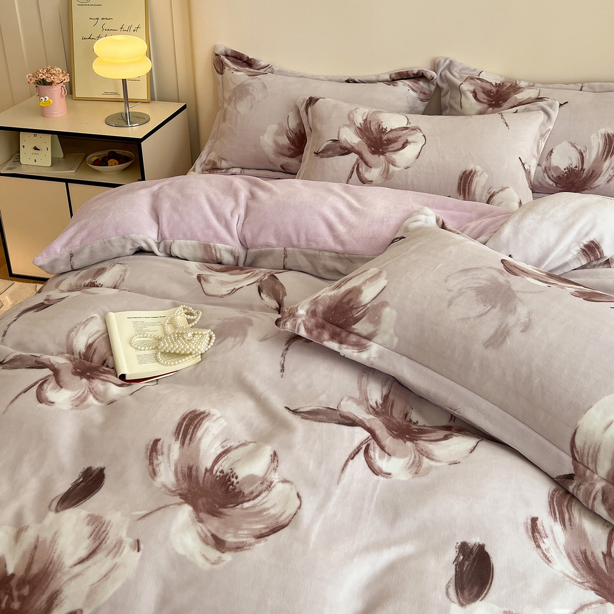 91家纺网 家纺一手货源 找家纺 富馨莱 2025新款牛奶绒印花四件套240克面料支持一件定制尺寸 水墨花开