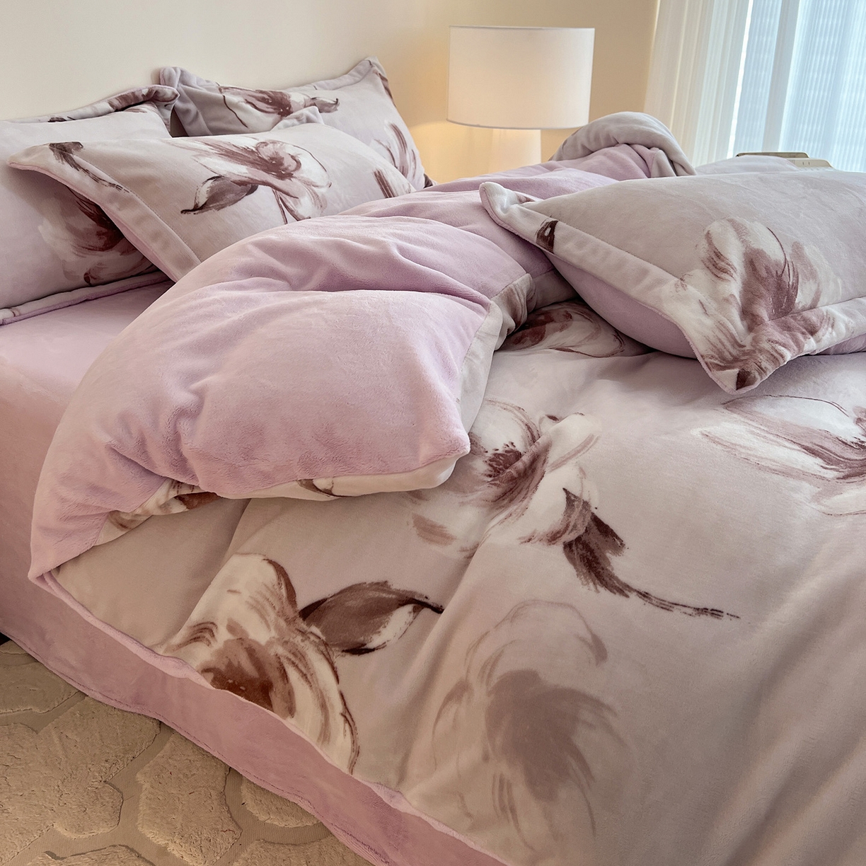 91家纺网 家纺一手货源 找家纺 富馨莱 2025新款牛奶绒印花四件套240克面料支持一件定制尺寸 水墨花开