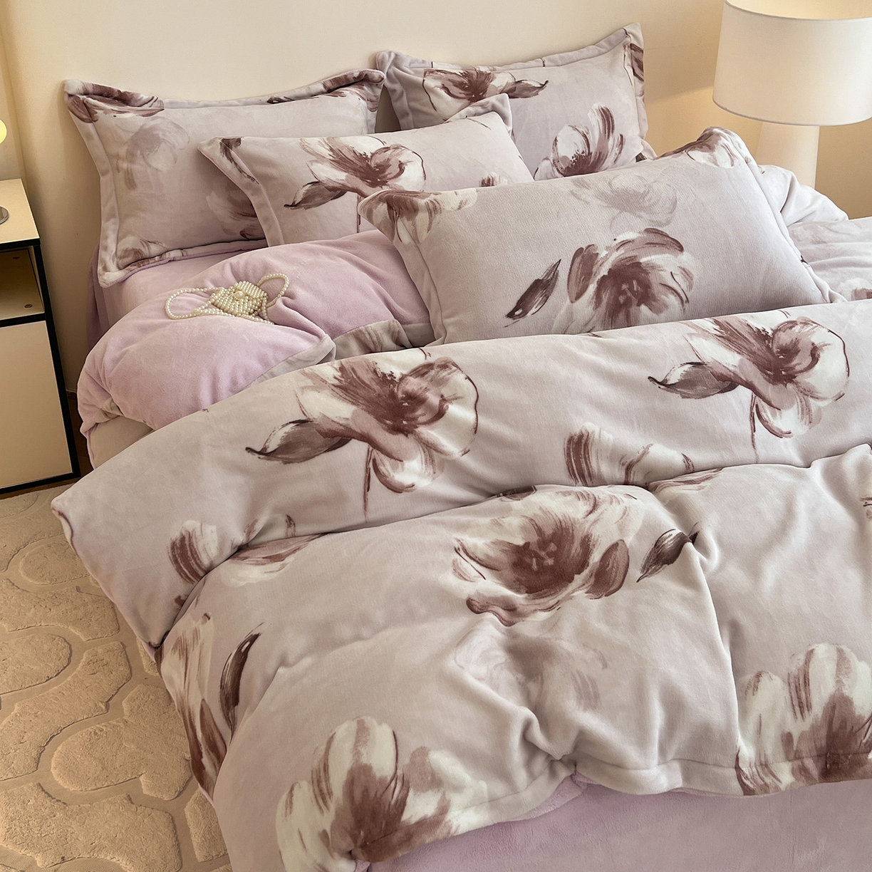 91家纺网 家纺一手货源 找家纺 富馨莱 2025新款牛奶绒印花四件套240克面料支持一件定制尺寸 水墨花开