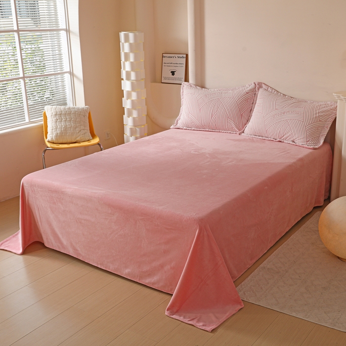 91家纺网 家纺一手货源 找家纺 富馨莱 2025新款牛奶绒印花四件套240克面料支持一件定制尺寸 斯洛特-粉