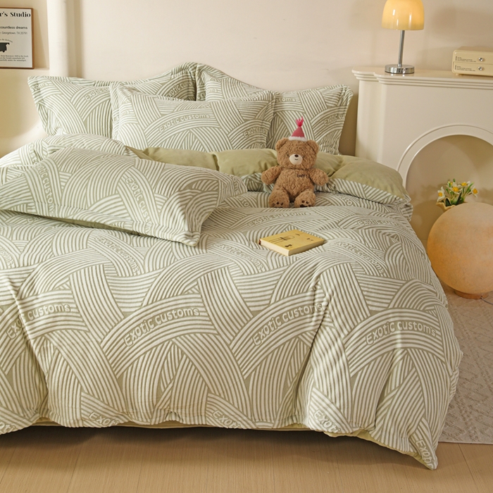 91家纺网 家纺一手货源 找家纺 富馨莱 2025新款牛奶绒印花四件套240克面料支持一件定制尺寸 斯洛特-绿