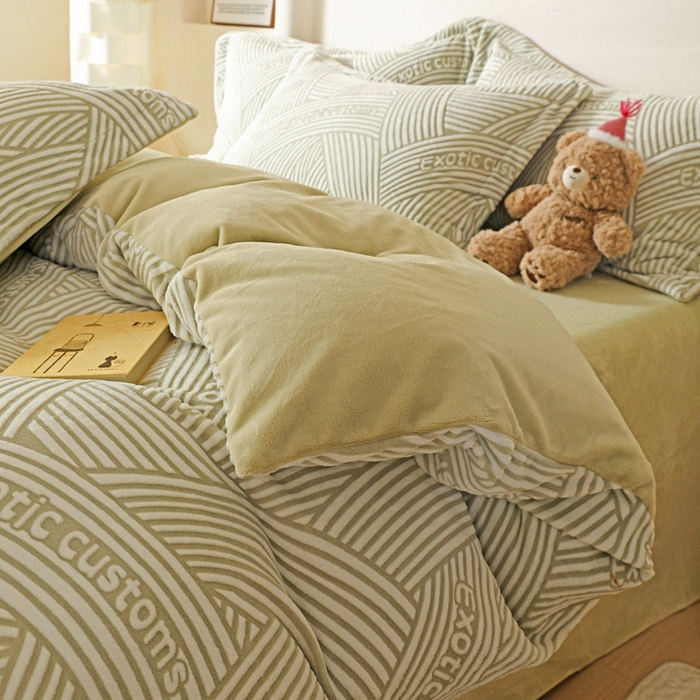 91家纺网 家纺一手货源 找家纺 富馨莱 2025新款牛奶绒印花四件套240克面料支持一件定制尺寸 斯洛特-绿