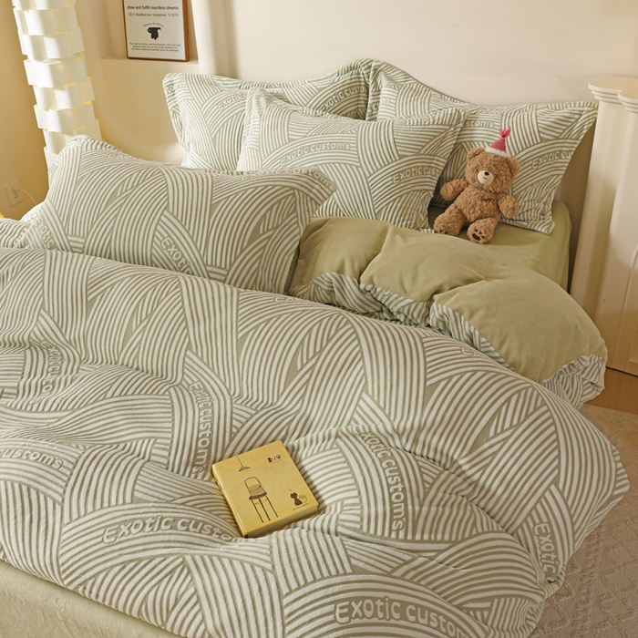 91家纺网 家纺一手货源 找家纺 富馨莱 2025新款牛奶绒印花四件套240克面料支持一件定制尺寸 斯洛特-绿