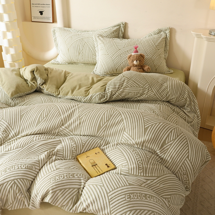 91家纺网 家纺一手货源 找家纺 富馨莱 2025新款牛奶绒印花四件套240克面料支持一件定制尺寸 斯洛特-绿