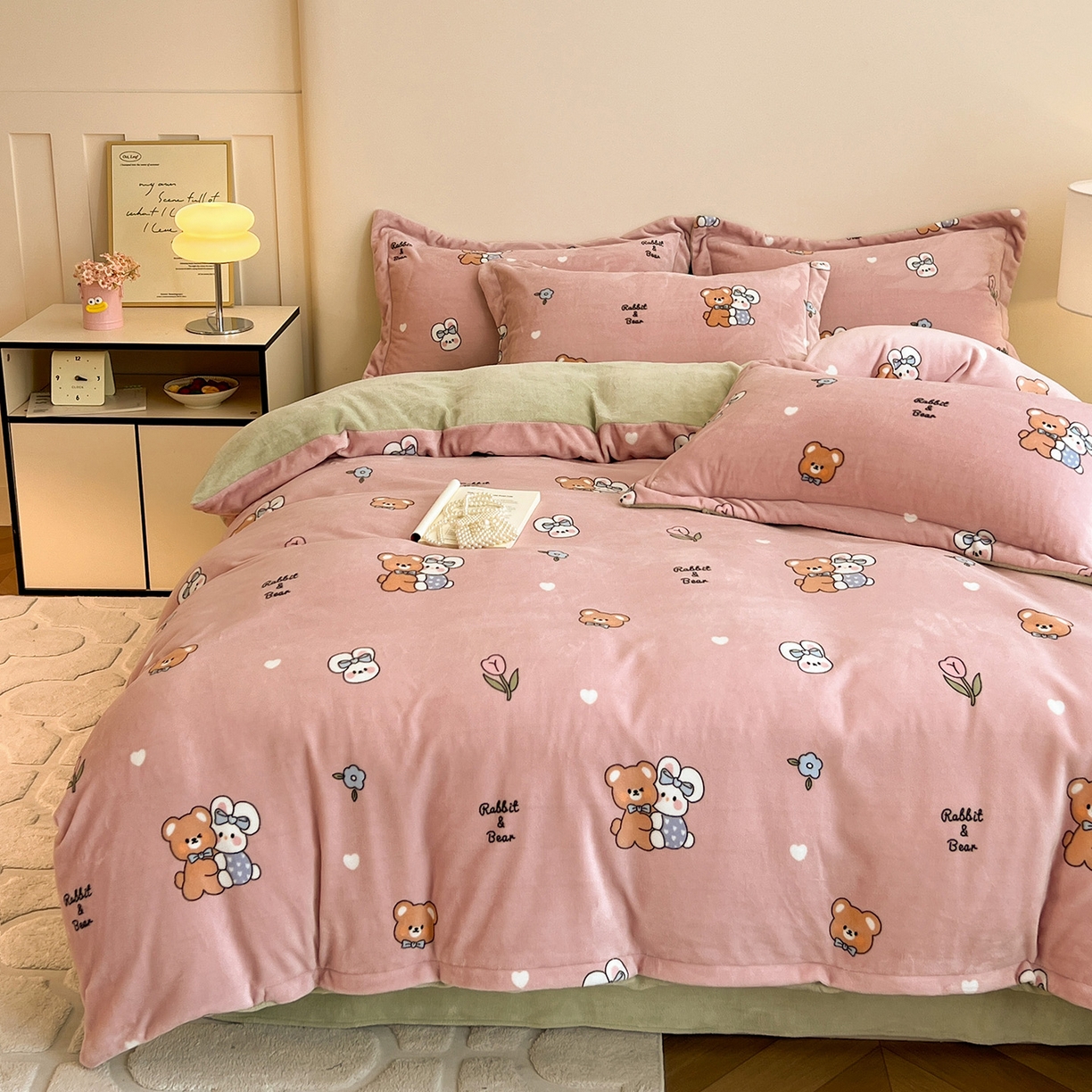 91家纺网 家纺一手货源 找家纺 富馨莱 2025新款牛奶绒印花四件套240克面料支持一件定制尺寸 小伙伴