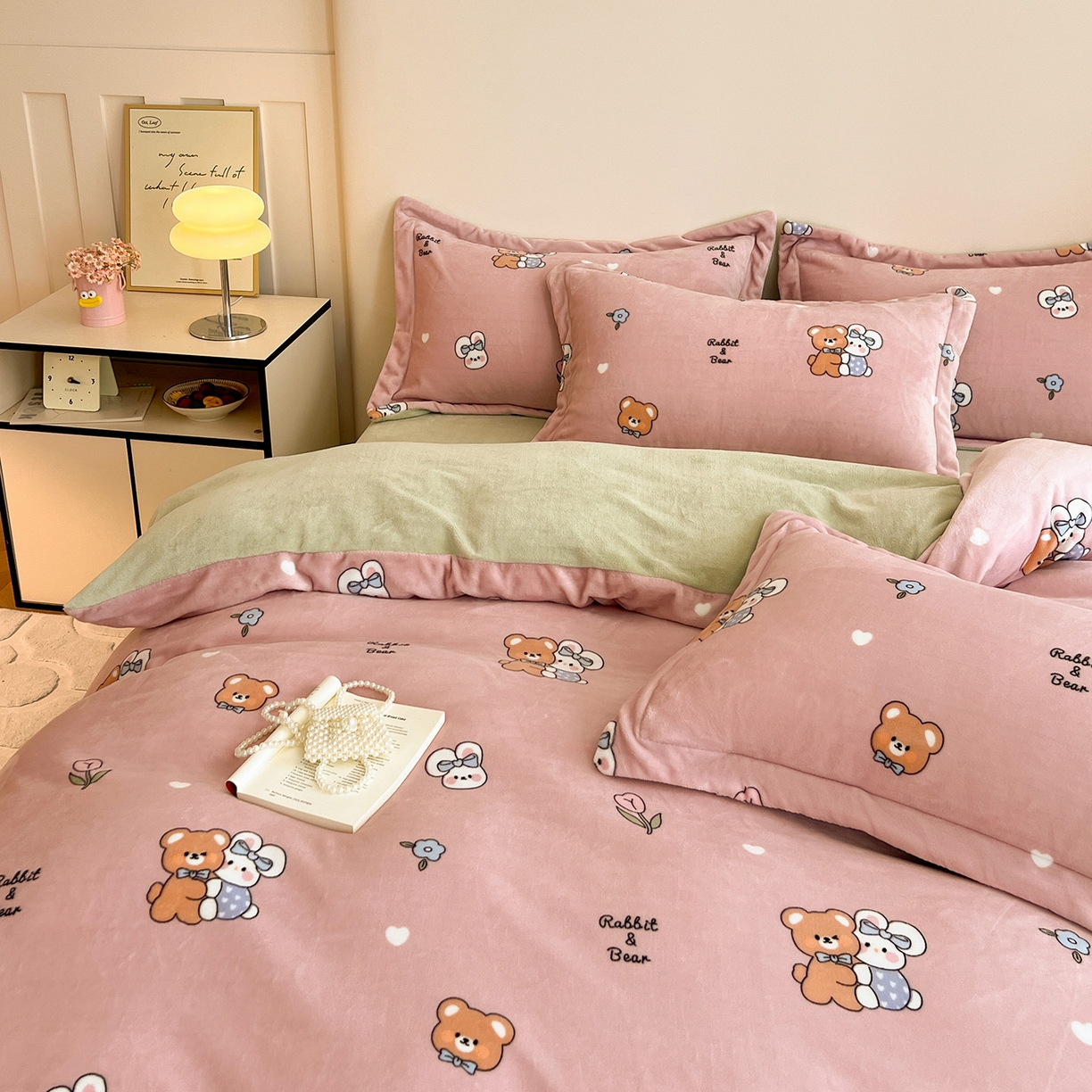 91家纺网 家纺一手货源 找家纺 富馨莱 2025新款牛奶绒印花四件套240克面料支持一件定制尺寸 小伙伴