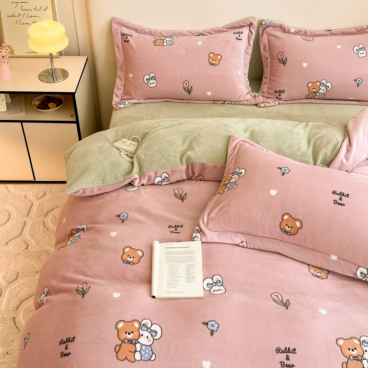 91家纺网 家纺一手货源 找家纺 富馨莱 2025新款牛奶绒印花四件套240克面料支持一件定制尺寸 小伙伴