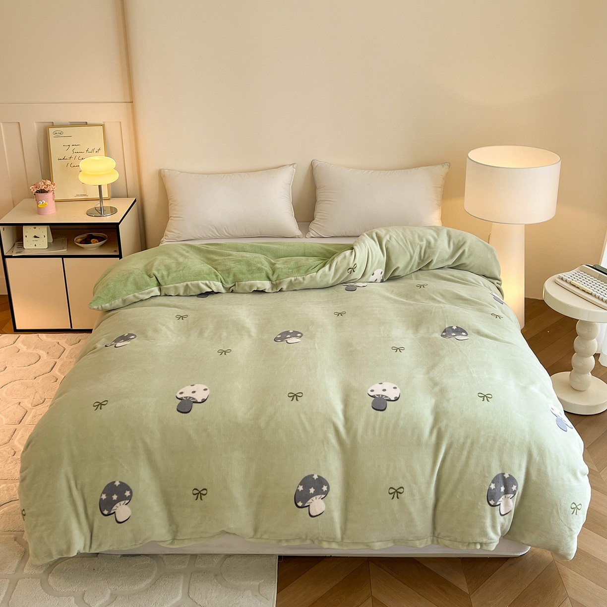 91家纺网 家纺一手货源 找家纺 富馨莱 2025新款牛奶绒印花四件套240克面料支持一件定制尺寸 小毛菇