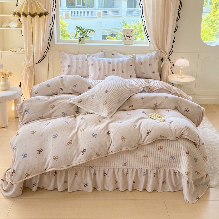 91家纺网 家纺一手货源 找家纺 （总）尚美 2025新款豆豆绒牛奶绒大花边床盖四件套（床盖花边随机）