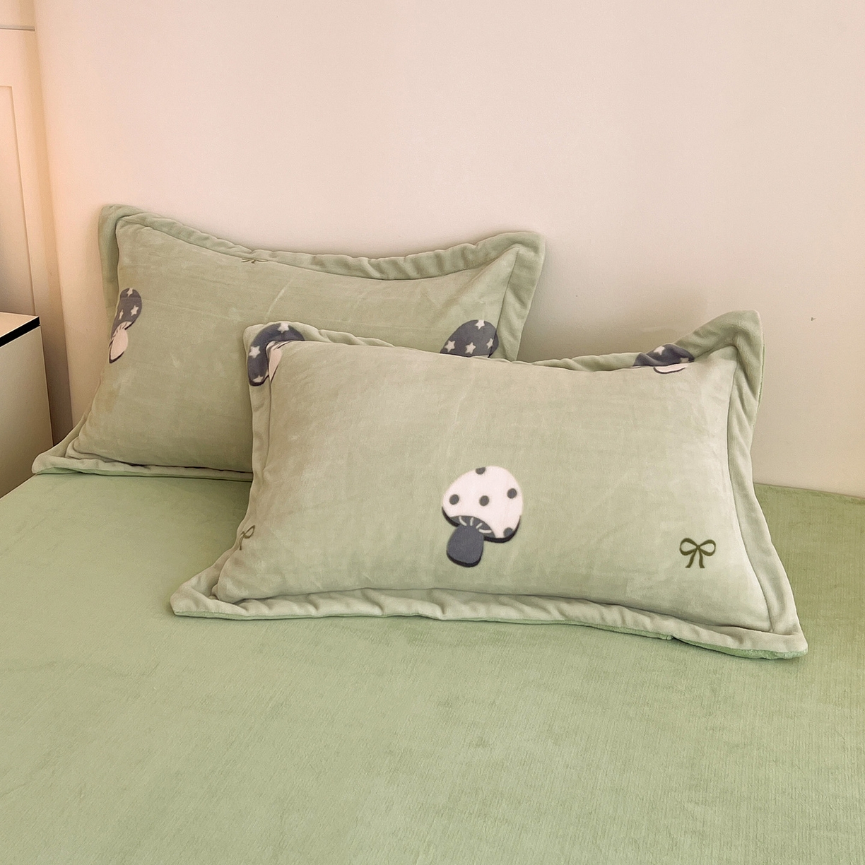 91家纺网 家纺一手货源 找家纺 富馨莱 2025新款牛奶绒印花四件套240克面料支持一件定制尺寸 小毛菇