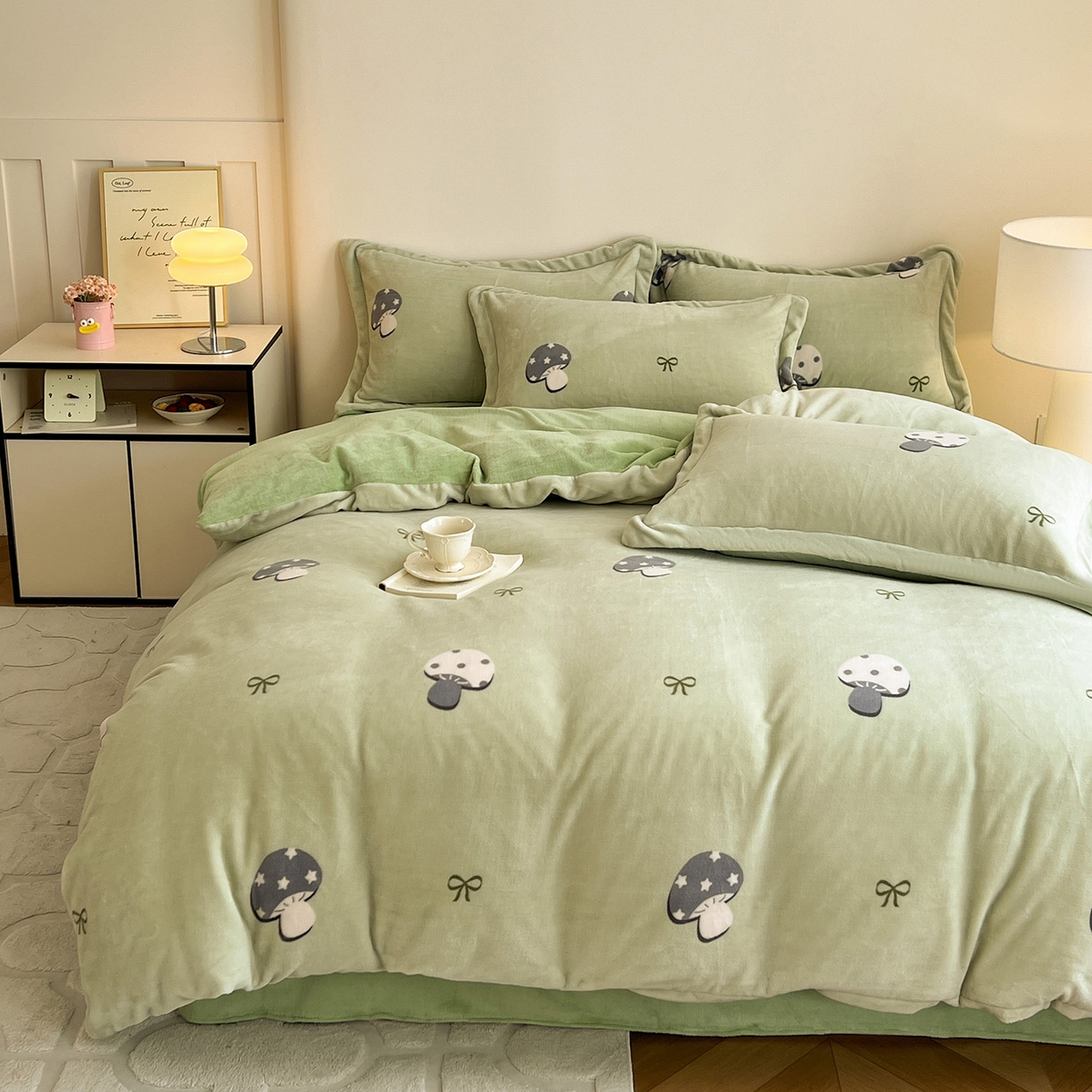 91家纺网 家纺一手货源 找家纺 富馨莱 2025新款牛奶绒印花四件套240克面料支持一件定制尺寸 小毛菇