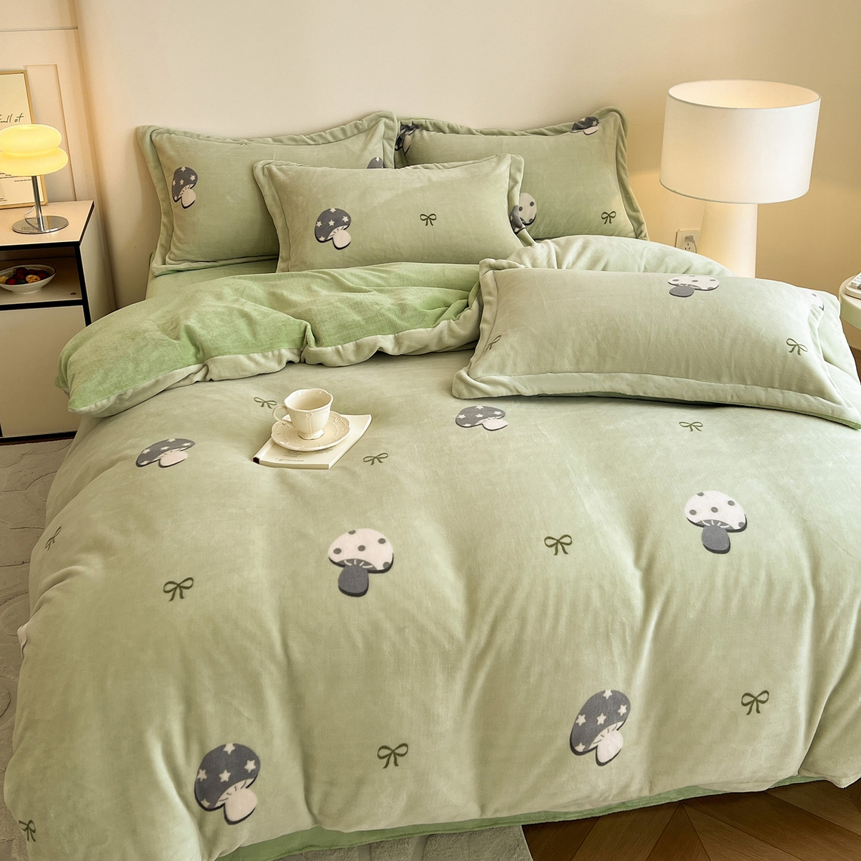 91家纺网 家纺一手货源 找家纺 富馨莱 2025新款牛奶绒印花四件套240克面料支持一件定制尺寸 小毛菇