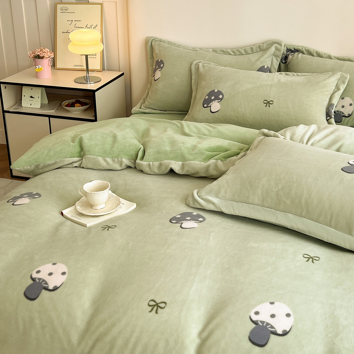 91家纺网 家纺一手货源 找家纺 富馨莱 2025新款牛奶绒印花四件套240克面料支持一件定制尺寸 小毛菇