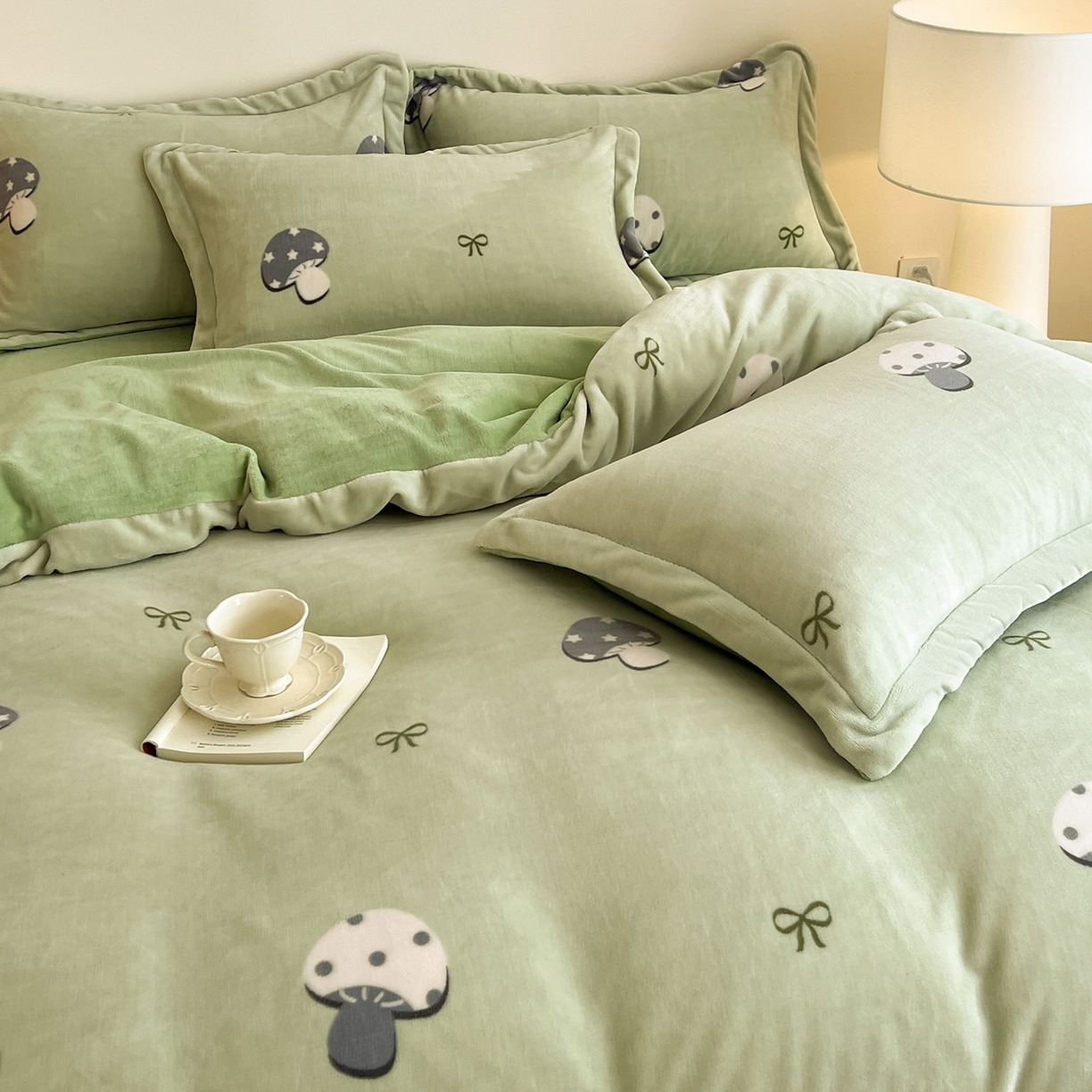 91家纺网 家纺一手货源 找家纺 富馨莱 2025新款牛奶绒印花四件套240克面料支持一件定制尺寸 小毛菇