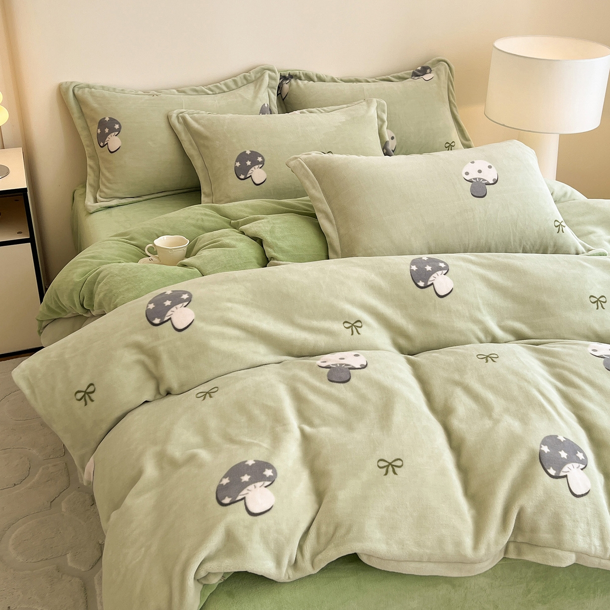 91家纺网 家纺一手货源 找家纺 富馨莱 2025新款牛奶绒印花四件套240克面料支持一件定制尺寸 小毛菇