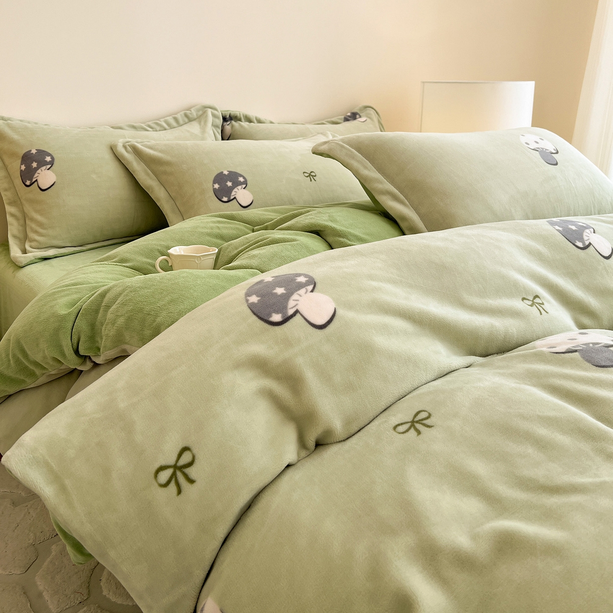 91家纺网 家纺一手货源 找家纺 富馨莱 2025新款牛奶绒印花四件套240克面料支持一件定制尺寸 小毛菇