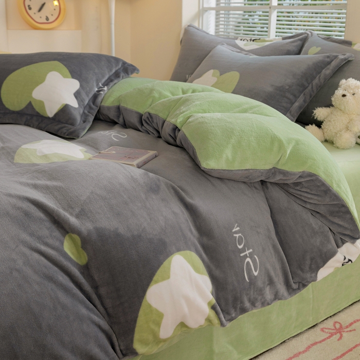 91家纺网 家纺一手货源 找家纺 富馨莱 2025新款牛奶绒印花四件套240克面料支持一件定制尺寸 心星相印