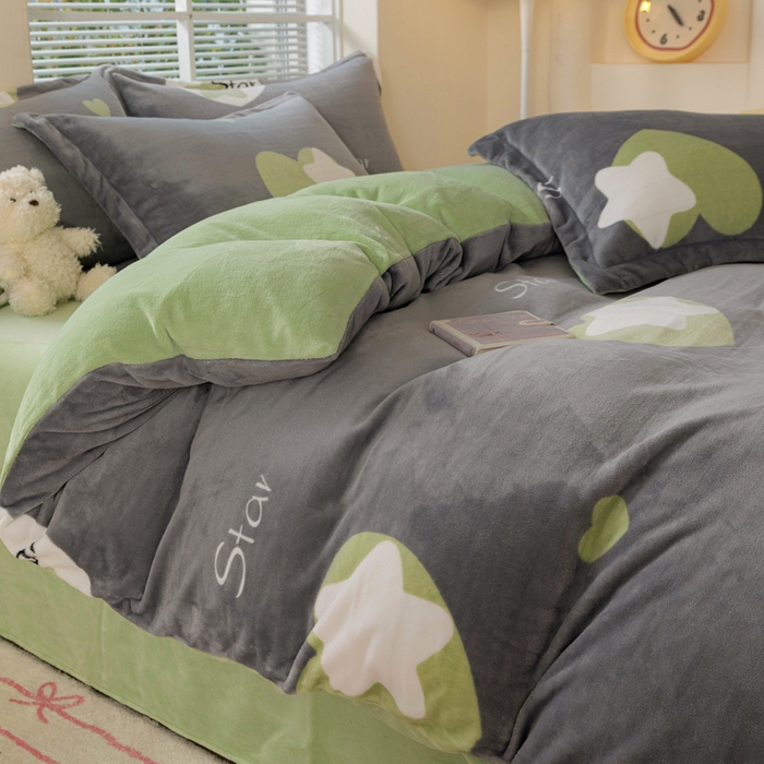 91家纺网 家纺一手货源 找家纺 富馨莱 2025新款牛奶绒印花四件套240克面料支持一件定制尺寸 心星相印