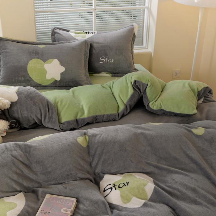 91家纺网 家纺一手货源 找家纺 富馨莱 2025新款牛奶绒印花四件套240克面料支持一件定制尺寸 心星相印