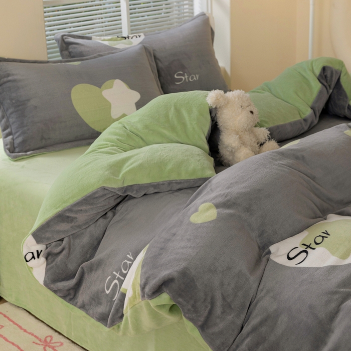 91家纺网 家纺一手货源 找家纺 富馨莱 2025新款牛奶绒印花四件套240克面料支持一件定制尺寸 心星相印