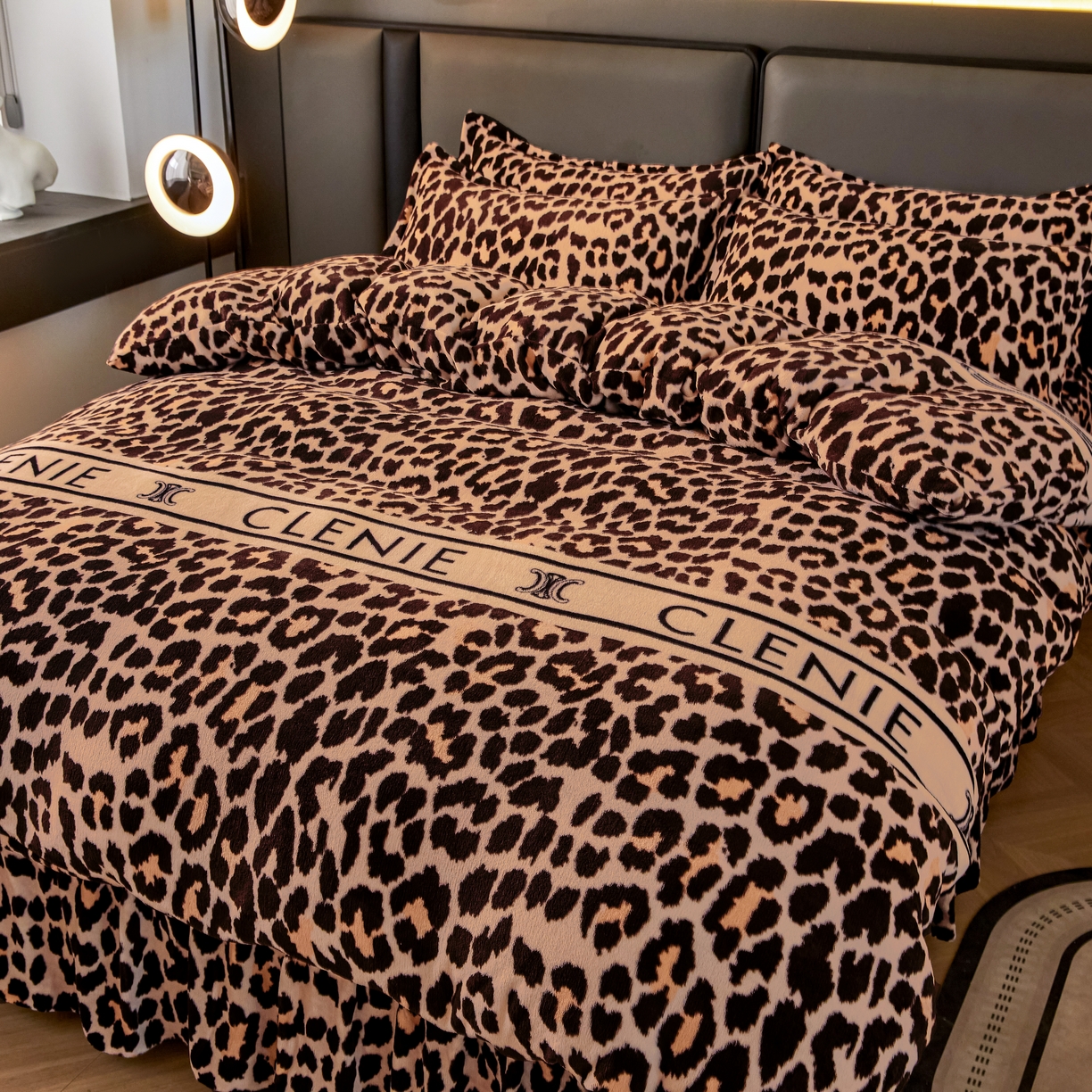 91家纺网 家纺一手货源 找家纺 董韵家纺 2025新款高克重全消光牛奶绒法莱绒金貂绒印花单品被套床裙四件套（提供买家秀）豹纹元素