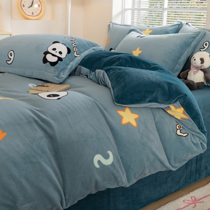 91家纺网 家纺一手货源 找家纺 富馨莱 2025新款牛奶绒印花四件套240克面料支持一件定制尺寸 熊猫-蓝