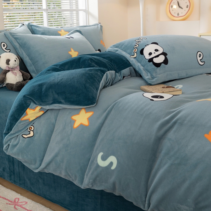 91家纺网 家纺一手货源 找家纺 富馨莱 2025新款牛奶绒印花四件套240克面料支持一件定制尺寸 熊猫-蓝