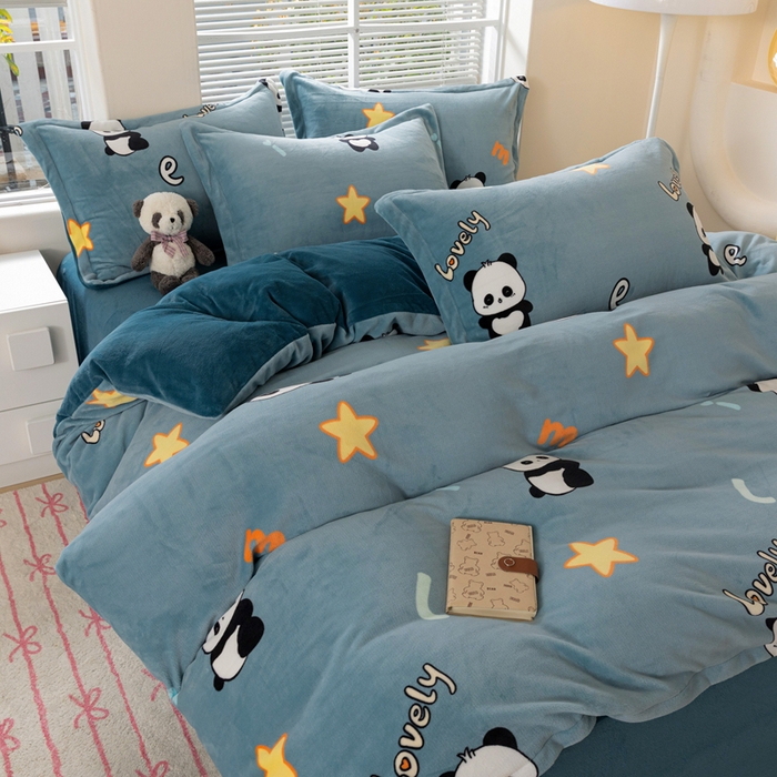 91家纺网 家纺一手货源 找家纺 富馨莱 2025新款牛奶绒印花四件套240克面料支持一件定制尺寸 熊猫-蓝