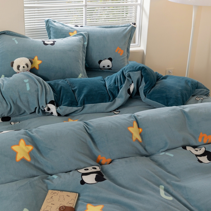 91家纺网 家纺一手货源 找家纺 富馨莱 2025新款牛奶绒印花四件套240克面料支持一件定制尺寸 熊猫-蓝