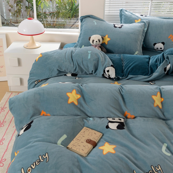 91家纺网 家纺一手货源 找家纺 富馨莱 2025新款牛奶绒印花四件套240克面料支持一件定制尺寸 熊猫-蓝