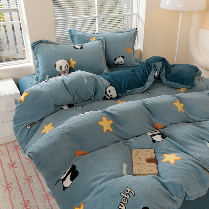 91家纺网 家纺一手货源 找家纺 富馨莱 2025新款牛奶绒印花四件套240克面料支持一件定制尺寸 熊猫-蓝