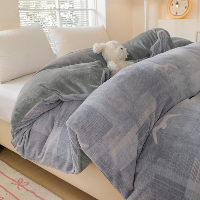 91家纺网 家纺一手货源 找家纺 富馨莱 2025新款牛奶绒印花四件套240克面料支持一件定制尺寸 自由飞翔