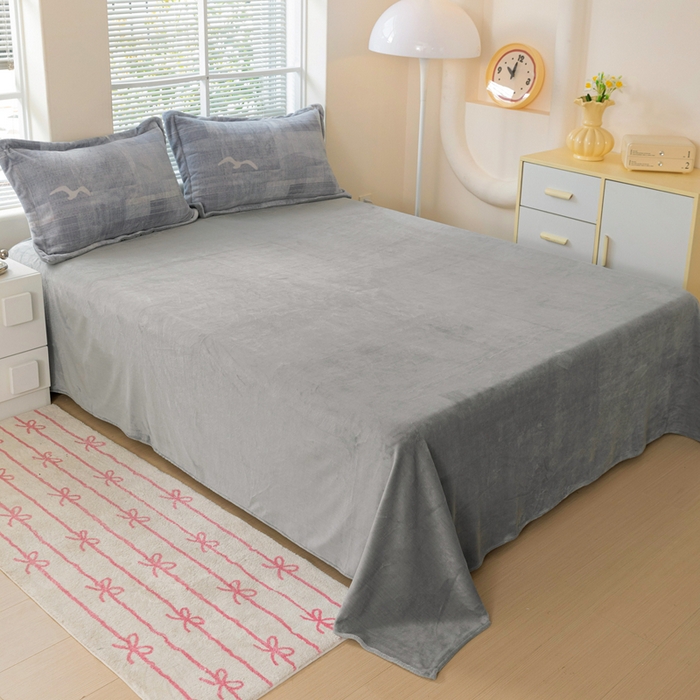 91家纺网 家纺一手货源 找家纺 富馨莱 2025新款牛奶绒印花四件套240克面料支持一件定制尺寸 自由飞翔