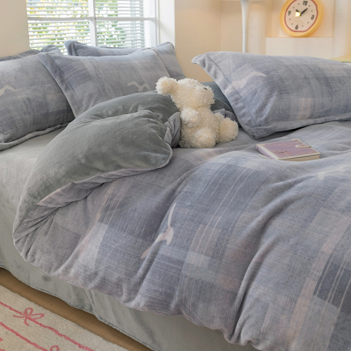 91家纺网 家纺一手货源 找家纺 富馨莱 2025新款牛奶绒印花四件套240克面料支持一件定制尺寸 自由飞翔