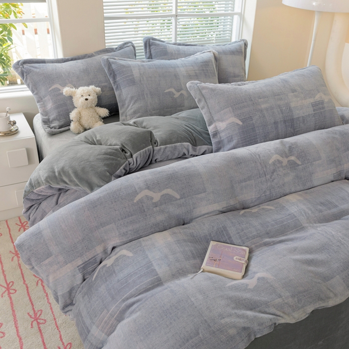 91家纺网 家纺一手货源 找家纺 富馨莱 2025新款牛奶绒印花四件套240克面料支持一件定制尺寸 自由飞翔