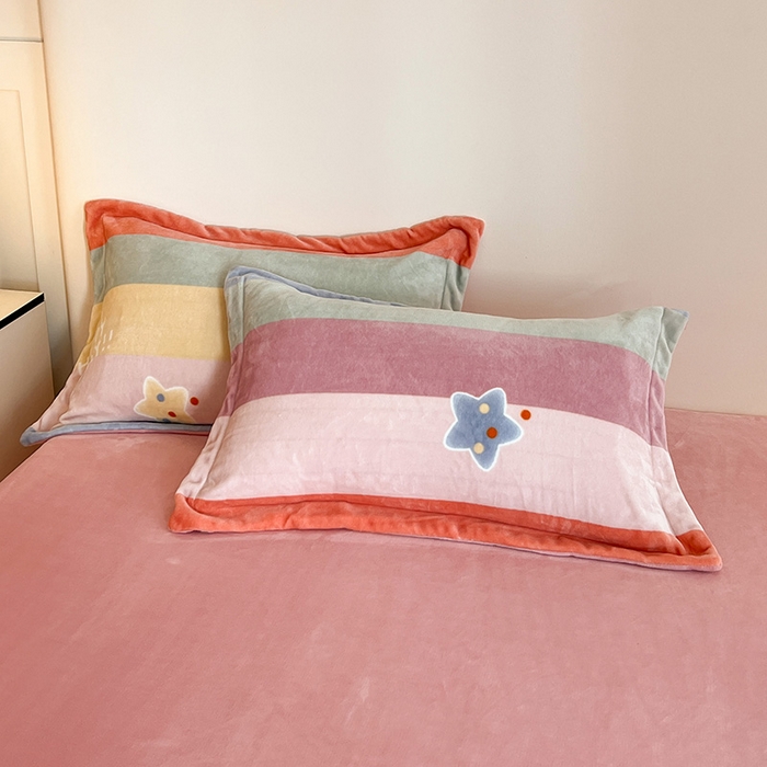 91家纺网 家纺一手货源 找家纺 （总）富馨莱 2025新款牛奶绒印花枕套240克面料