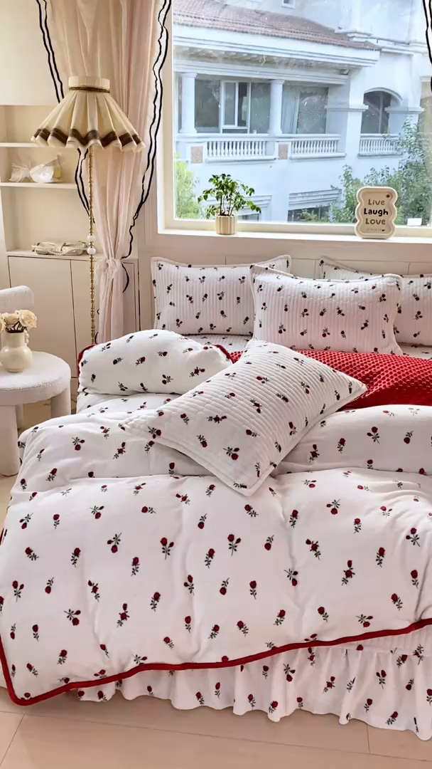 91家纺网 家纺一手货源 找家纺 （总）尚美 2025新款豆豆绒牛奶绒大花边床盖四件套（床盖花边随机）