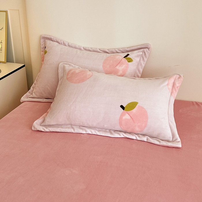 91家纺网 家纺一手货源 找家纺 （总）富馨莱 2025新款牛奶绒印花枕套240克面料