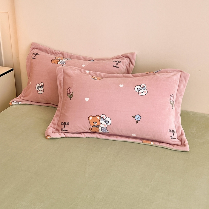 91家纺网 家纺一手货源 找家纺 （总）富馨莱 2025新款牛奶绒印花枕套240克面料