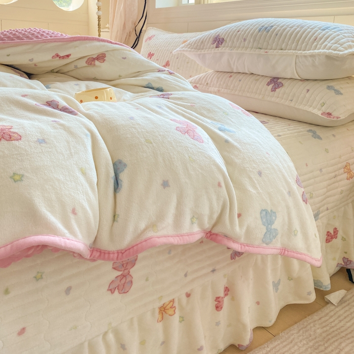 91家纺网 家纺一手货源 找家纺 尚美 2025新款豆豆绒牛奶绒大花边床盖四件套（床盖花边随机） 彩色蝴蝶结米