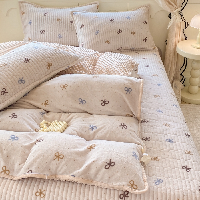 91家纺网 家纺一手货源 找家纺 尚美 2025新款豆豆绒牛奶绒大花边床盖四件套（床盖花边随机） 蝶恋卡