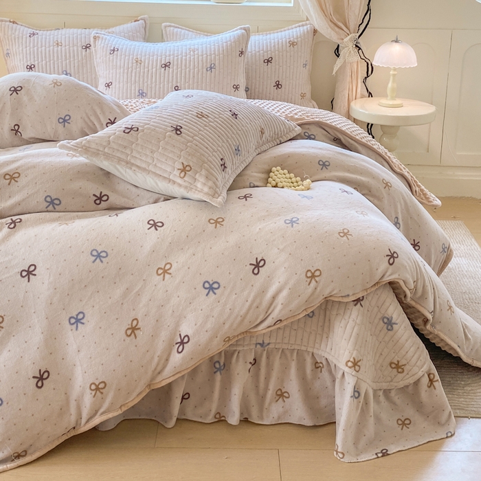 91家纺网 家纺一手货源 找家纺 尚美 2025新款豆豆绒牛奶绒大花边床盖四件套（床盖花边随机） 蝶恋卡