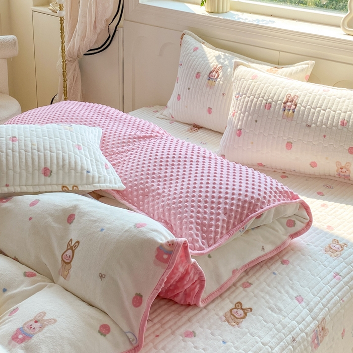 91家纺网 家纺一手货源 找家纺 尚美 2025新款豆豆绒牛奶绒大花边床盖四件套（床盖花边随机） 多拉拉